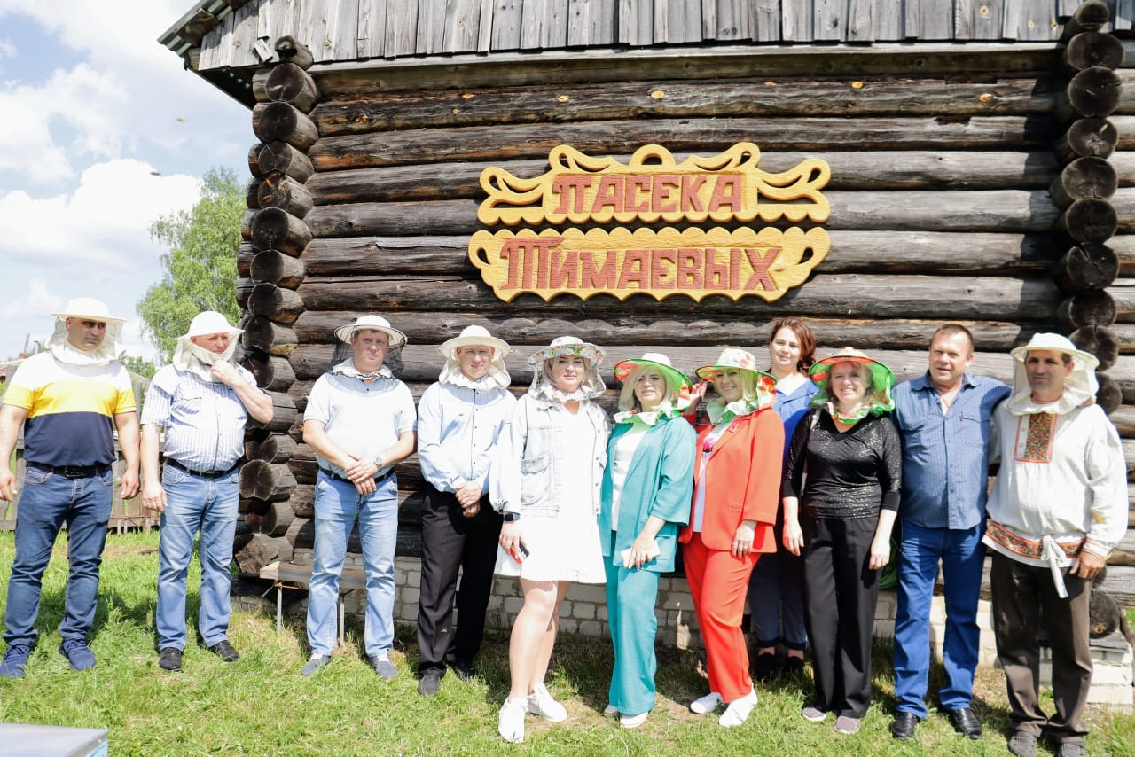 Экскурсия на пасеку Тимаевых в с.Поддыбье.