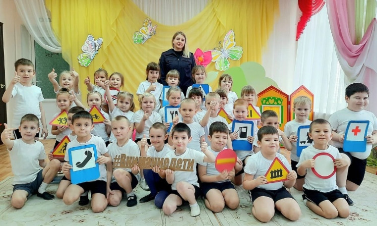 Сотрудники ГИБДД посетили воспитанников детского сада № 14 г. Тейково. Сотрудники ГИБДД посетили воспитанников детского сада № 14 г. Тейково.
